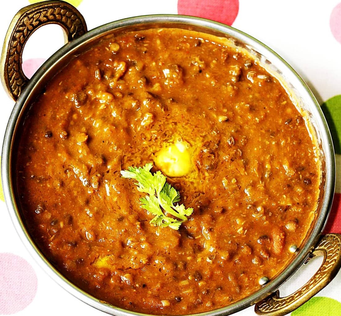 Dal Makhani - lentejas negras cremosas cocinadas a fuego lento